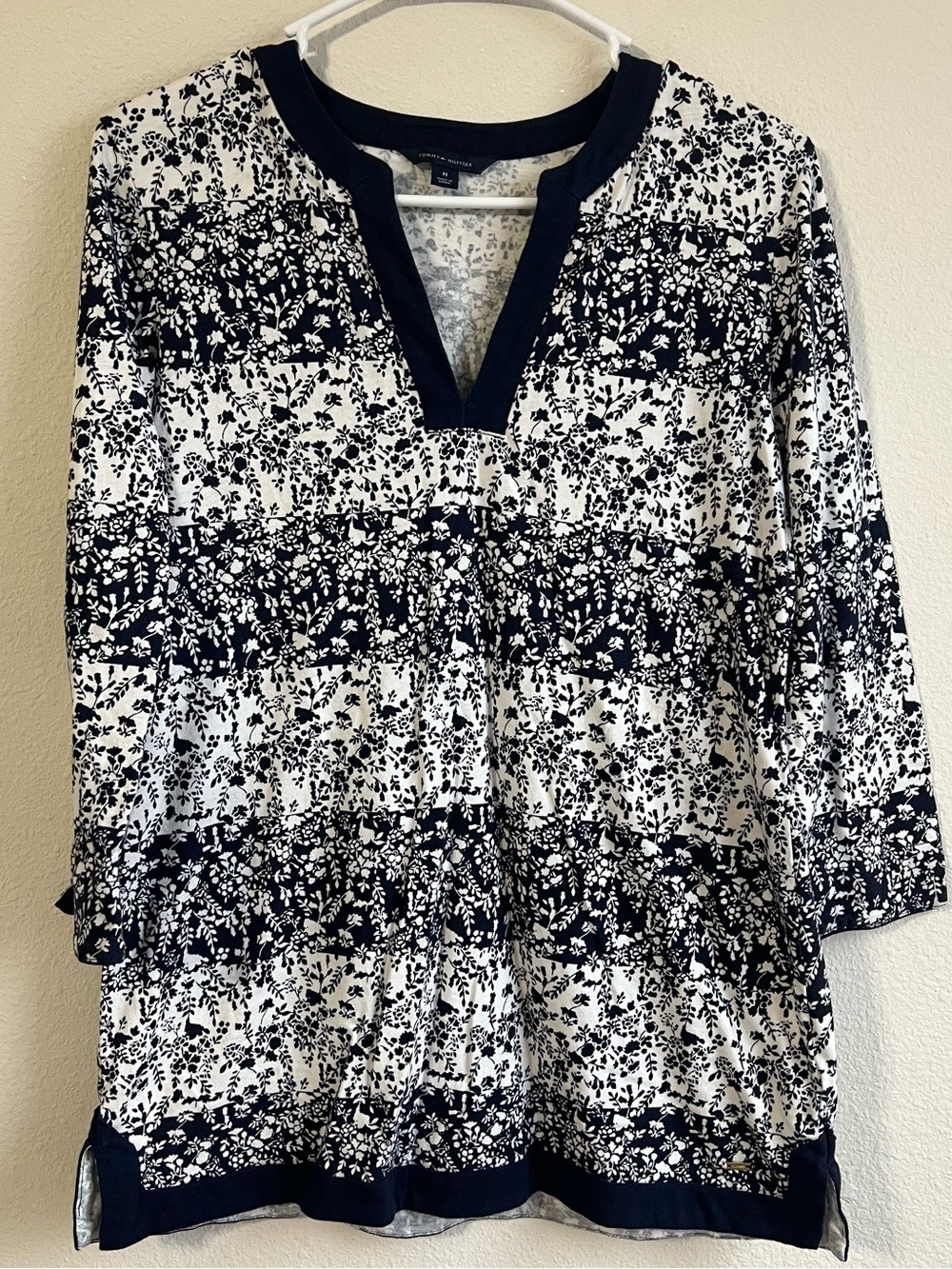 Tommy Hilfiger Navy and White Floral V-Neck Tunic Medium